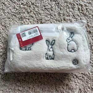 lululemon lunar new year everywhere belt bag (felt + bunny)